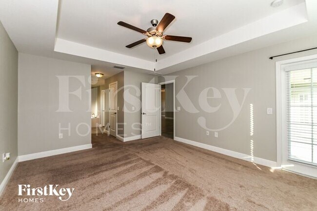 Building Photo - 3709 NE 12th Ave