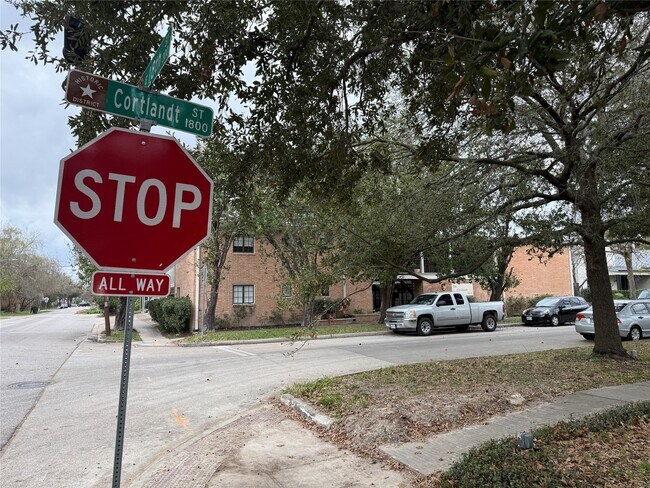 Building Photo - 1801 Cortlandt St