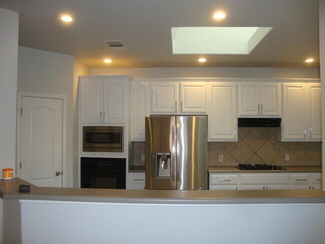 Building Photo - 503 Ambrose Dr