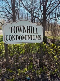 Building Photo - 401 Town Hill Condominium