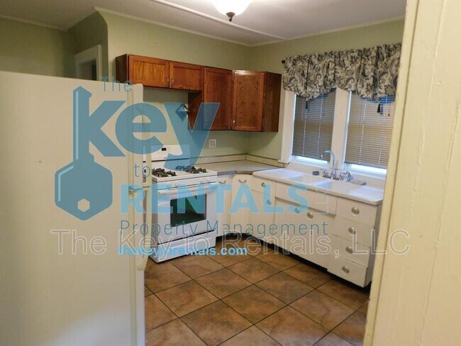 Building Photo - 125 W High Terrace