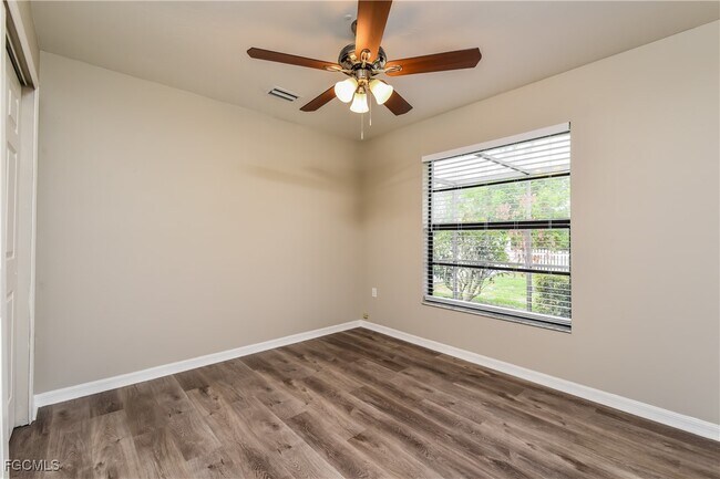 Building Photo - 3304 SW 11th Ct