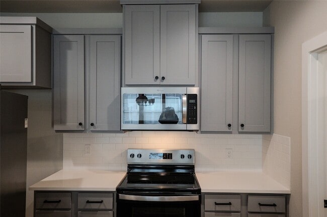 Building Photo - 380 N Dallas St