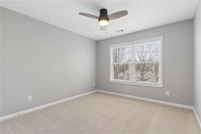 Building Photo - 1304 Kirkwood Ln