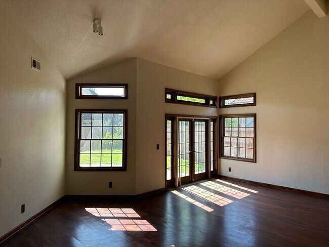 Building Photo - Weston Ranch Home 3 Bedrooms 2 Bath