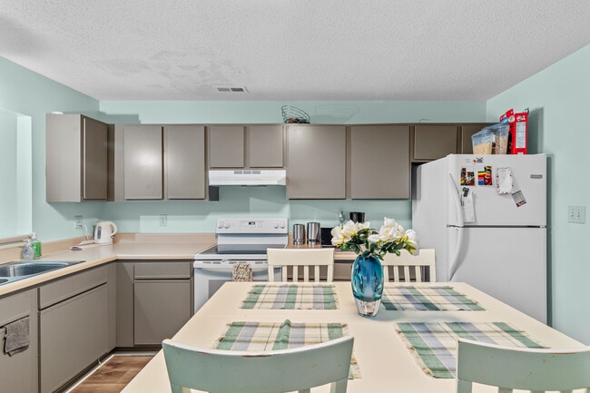 Building Photo - 1075 W Pueblo Dr