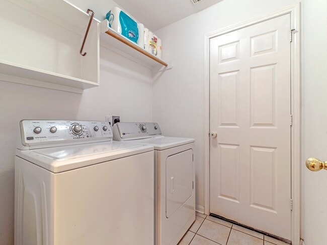 Building Photo - 2123 Hill Canyon Ct