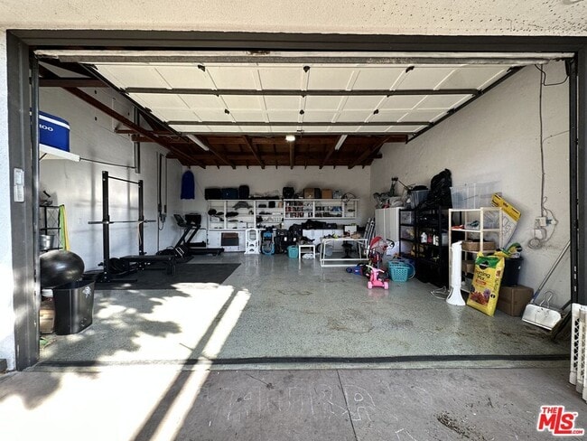 Building Photo - 5122 Hermosa Ave