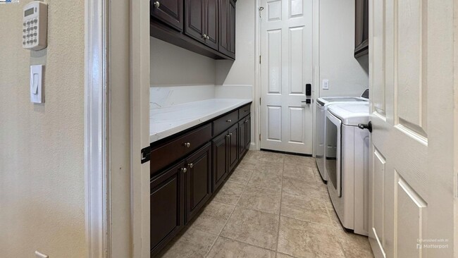 Building Photo - 5637 Saddle Creek Terrace
