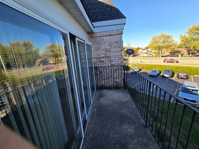 Building Photo - 5001 Carriage Way Dr