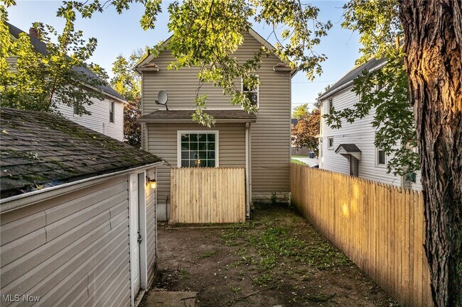 Building Photo - 312 Upland Ave