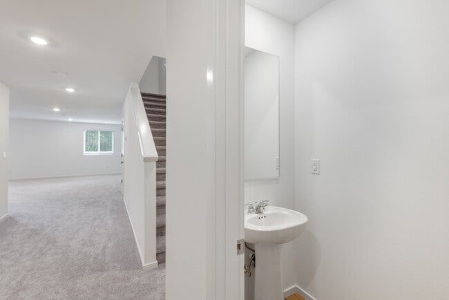 Building Photo - BRAND NEW FOUR BEDROOM IN WEST LONGVIEW