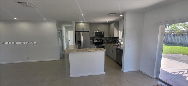 Building Photo - 1016 NE 5th St