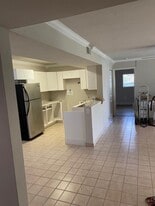 Building Photo - 450 Palm Cir W