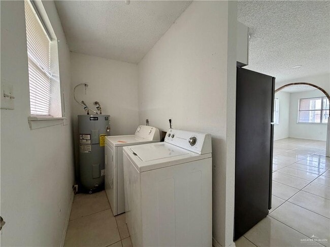 Building Photo - 25 S Raul Longoria Rd