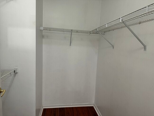 Building Photo - 1303 Golden Pl