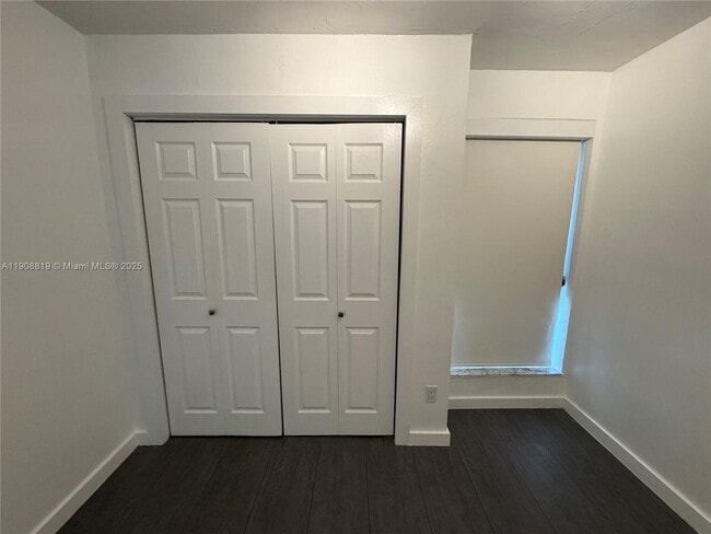 Building Photo - 3011 SW 1st Ave