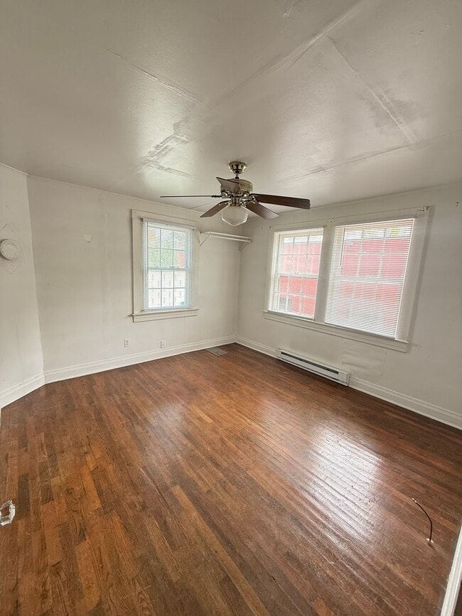 Building Photo - Downstairs Duplex 1 Bedroom, 1 Bath – Available Now | Downtown Chapel Hill
