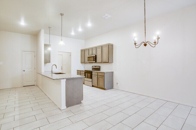 Building Photo - "Charming 3-Bedroom Retreat with 2 Full Baths in Wolfforth - 1465 Sq Ft of Comfort!"
