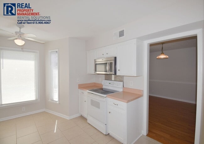 Building Photo - Spacious 3BR/2.5BA in Murfreesboro!