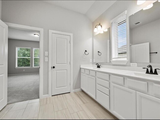 Building Photo - 311 Fanpalm Ct