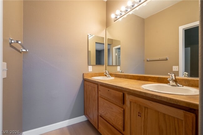 Building Photo - 1228 Sun Village Ave