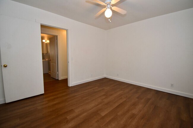 Building Photo - 3 Bed 1 Bath Home!