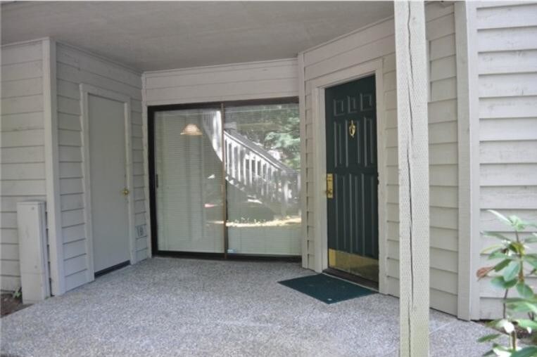 Building Photo - 1336 Bellevue Way NE