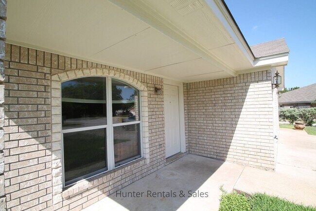 Building Photo - Off The Main Path