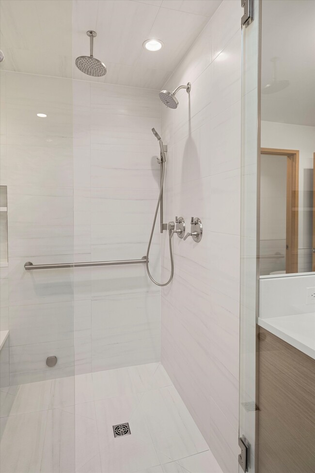 Building Photo - 447 E Cooper Ave