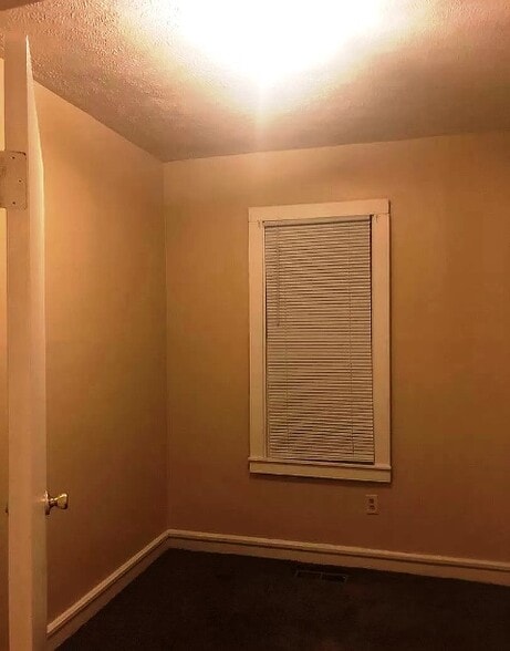 Building Photo - 706 W Graham St