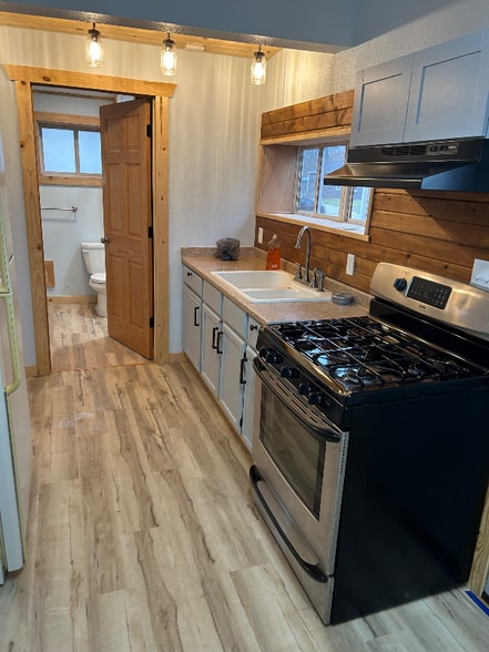 Building Photo - 757 Eastern Ave