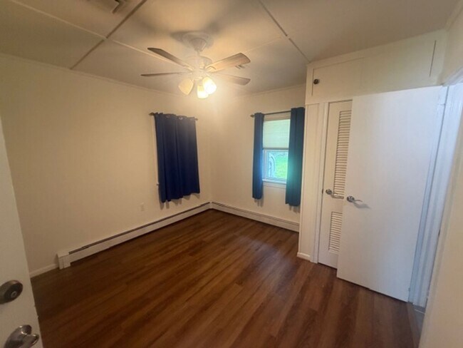 Building Photo - 549 Forest Rd