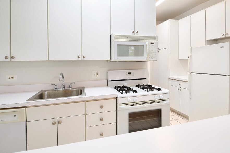 Primary Photo - 5615 N Winthrop Ave