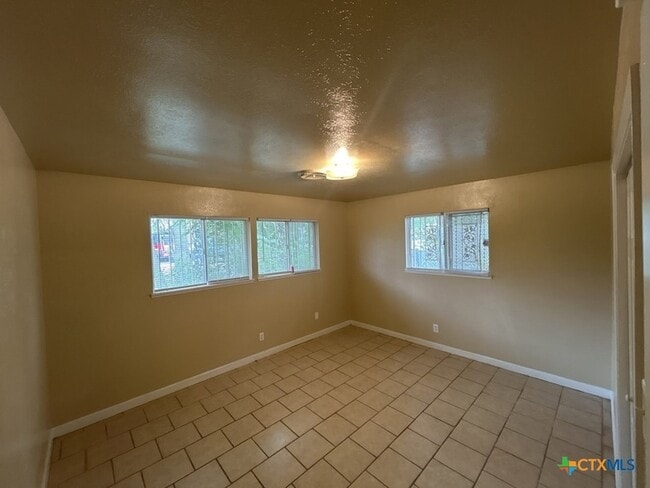 Building Photo - 1814 Crestridge Dr