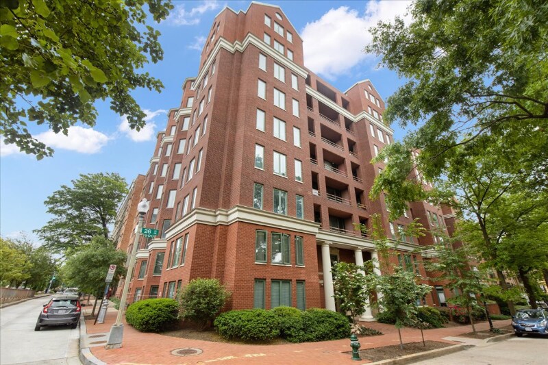 Building Photo - 955 26th St NW