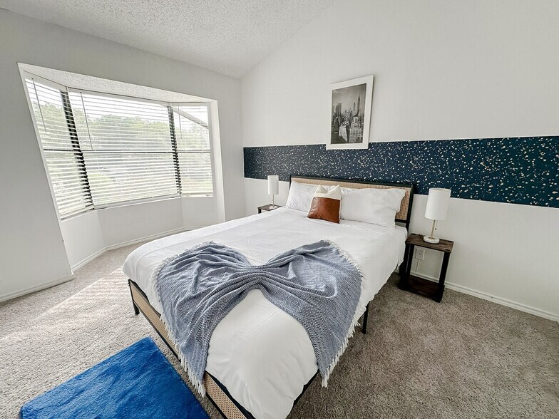 Building Photo - 1071 Clayton Ln