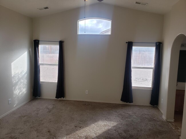 Building Photo - 2605 Silver Star Dr SW