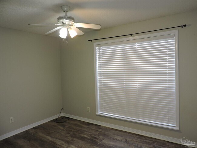 Building Photo - 7834 Charter Oaks Dr