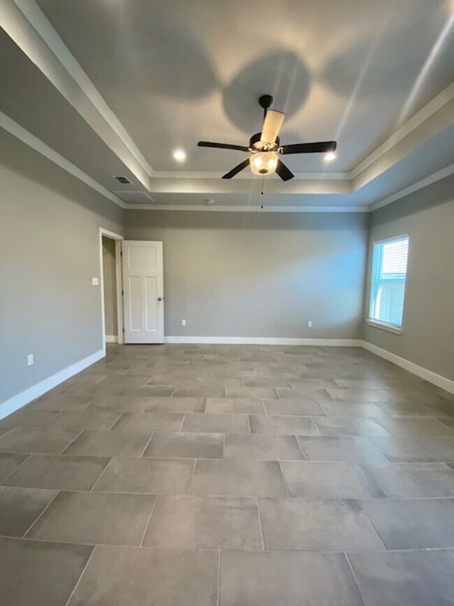 Building Photo - 3806 Negin Dr