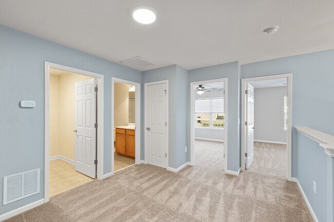 Building Photo - 3 Bed 2.5 Bath Home located in Heritage Hills, Wake Forest