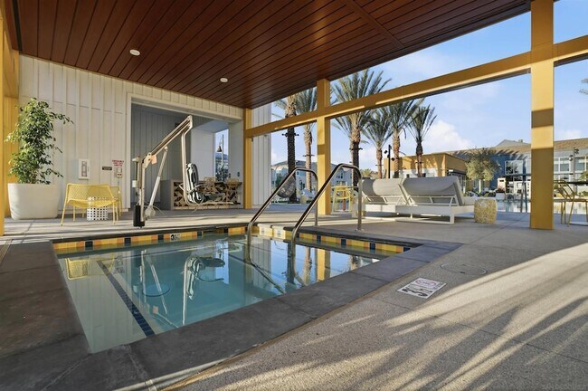 Building Photo - 6040 Radiant Ct