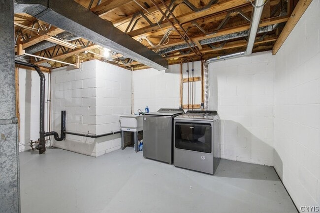 Building Photo - 8457 Bubbling Springs Dr