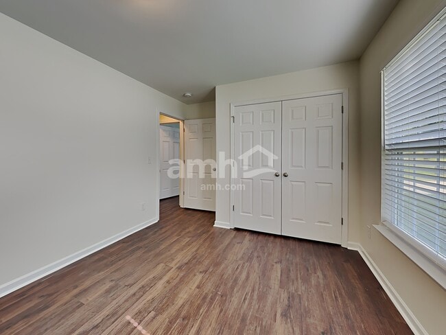Building Photo - 706 Walnut Crossing Dr