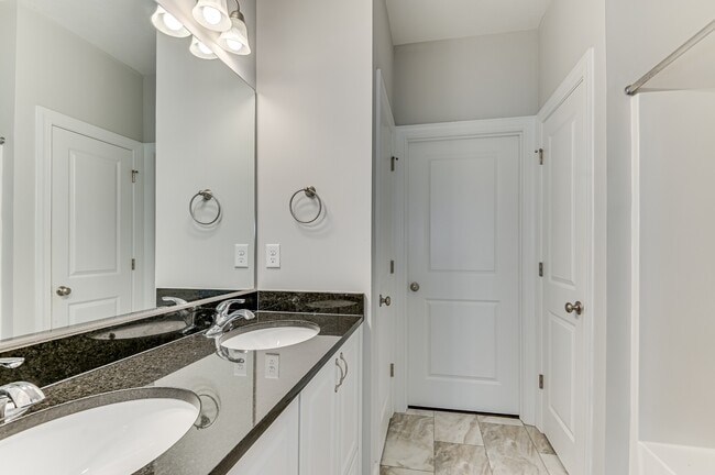 Building Photo - 5107 Heathbrook Dr