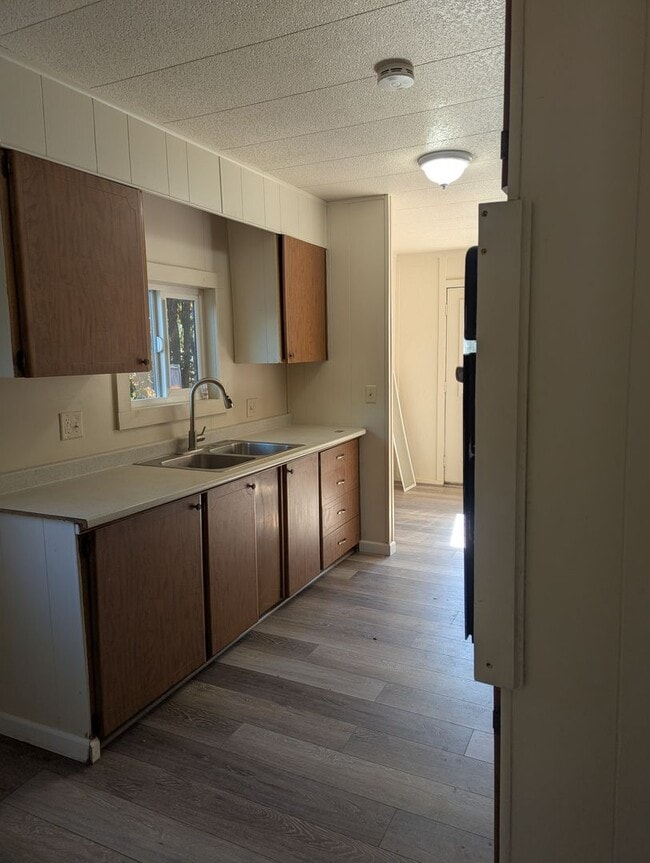 Building Photo - Newly remodeled
