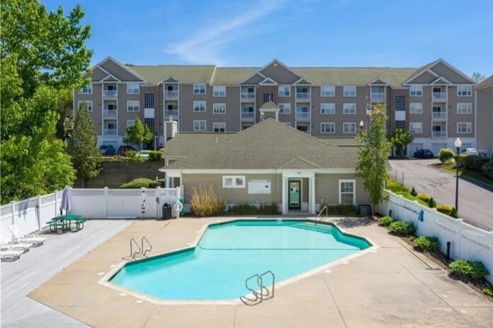 Building Photo - 104 Mill St