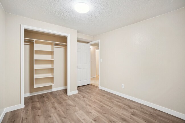 Building Photo - 240 W 220 S St