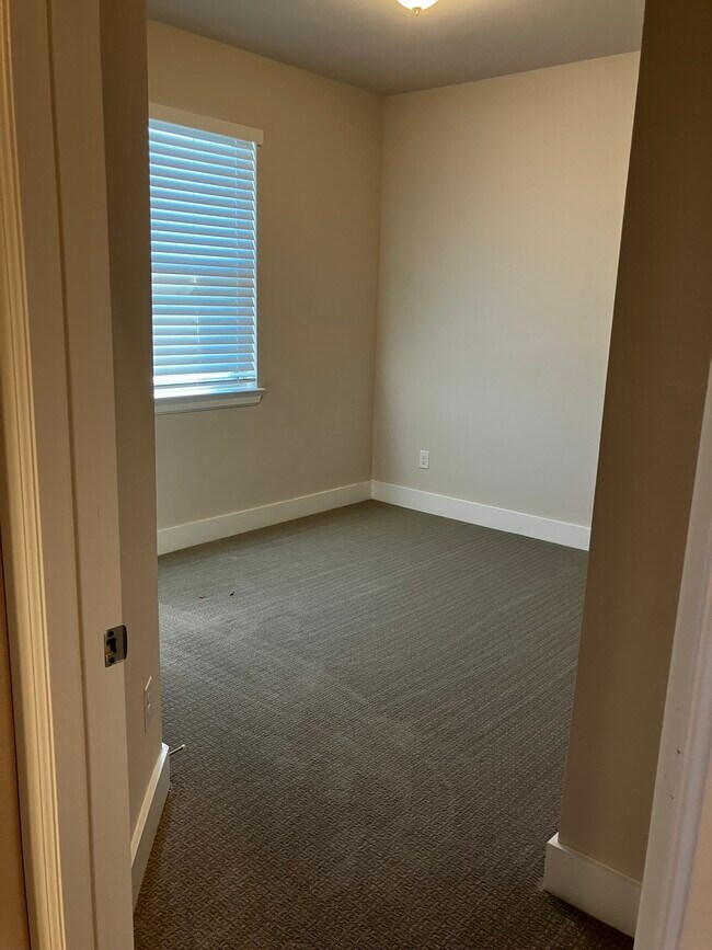 Building Photo - 1225 Marc Pl