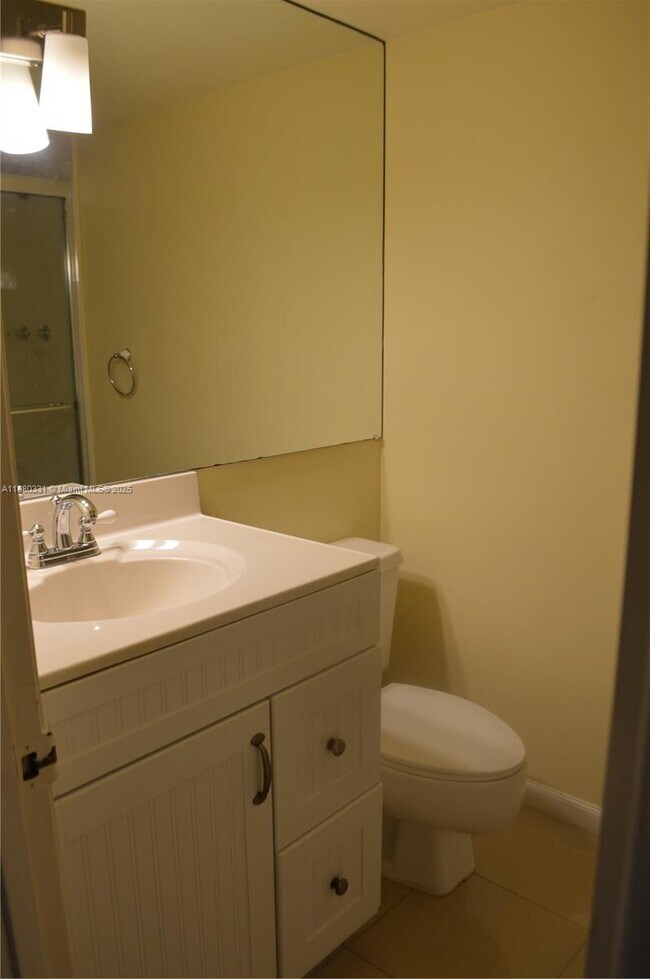 Building Photo - 200 Leslie Dr